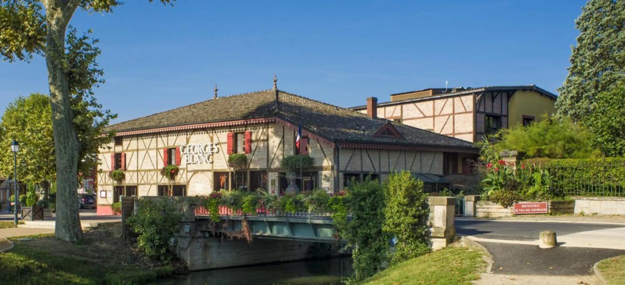 L'Ecrin Vert - 150M Restaurant 3 Etoiles - Climatisation Vonnas Bagian luar foto